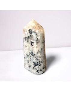 phot d'une pointe  en pierre de lune blanche naturelle