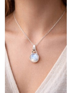 Pendentif cerclé en argent et pierre de lune avec sa chaîne - Élégance et éclat pour sublimer votre tenue 2