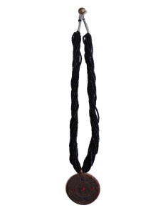 Collier en perle noire avec double amulette Om sanscrit